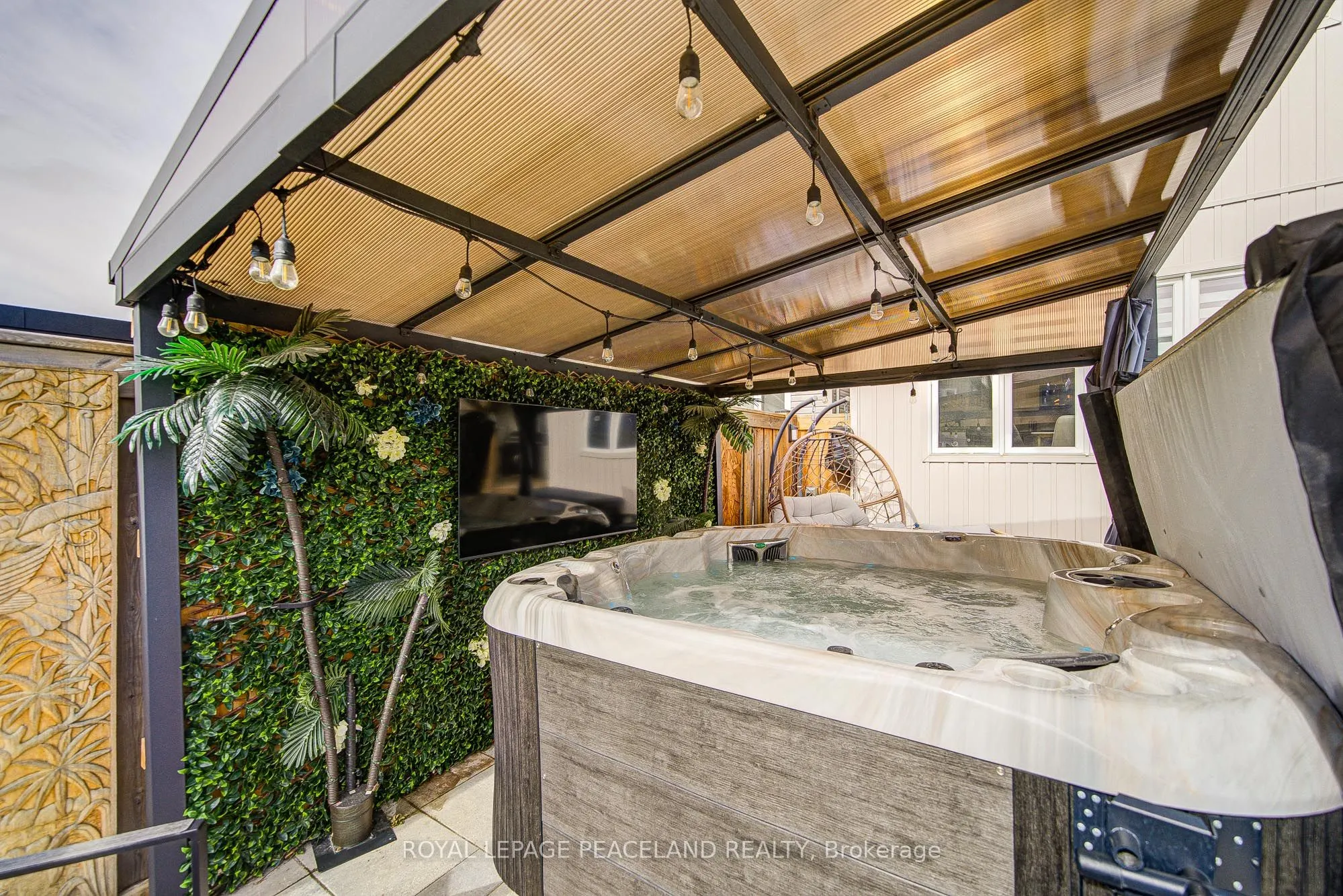 21 Don Hadden Crescent