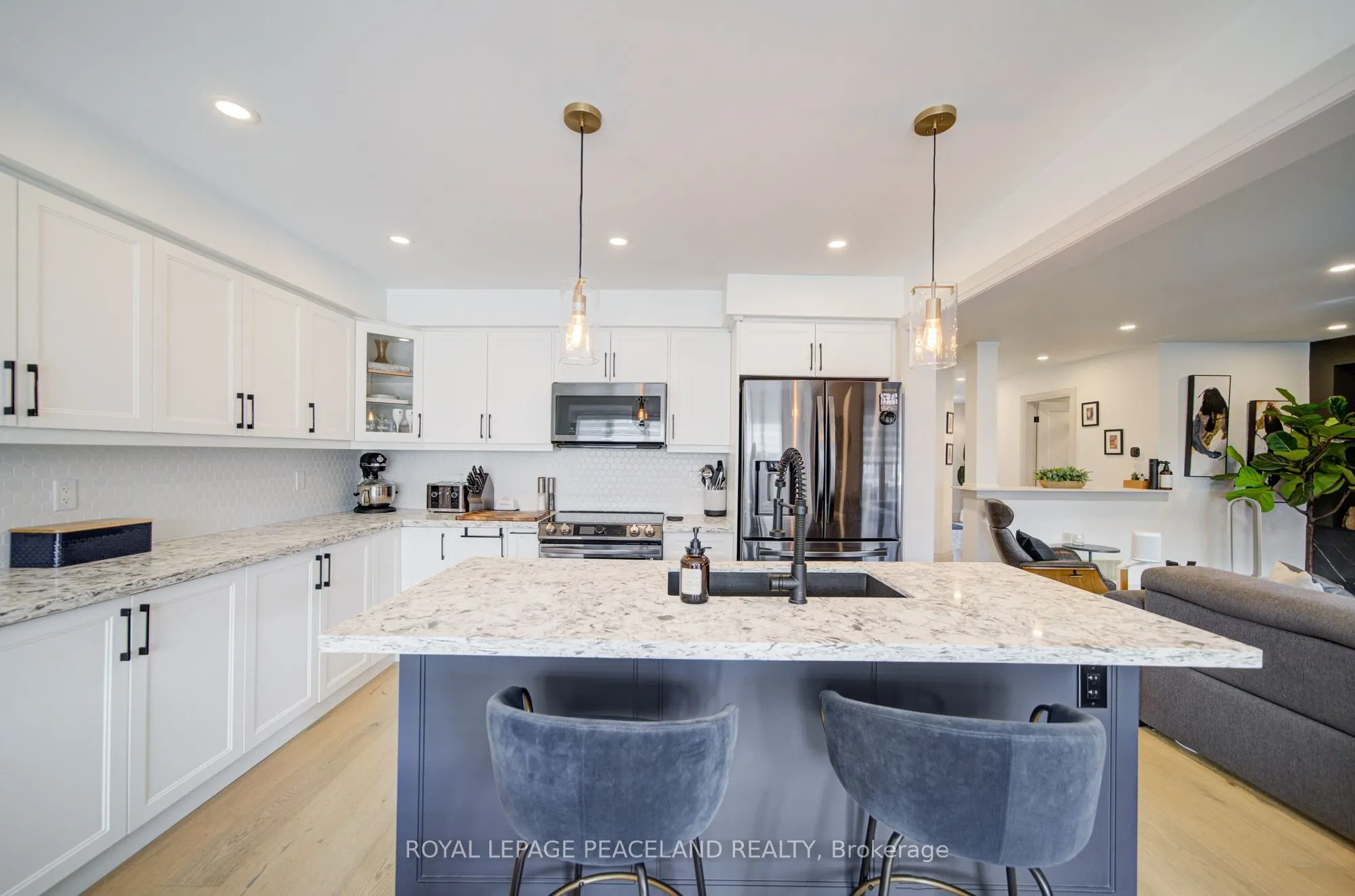 21 Don Hadden Crescent