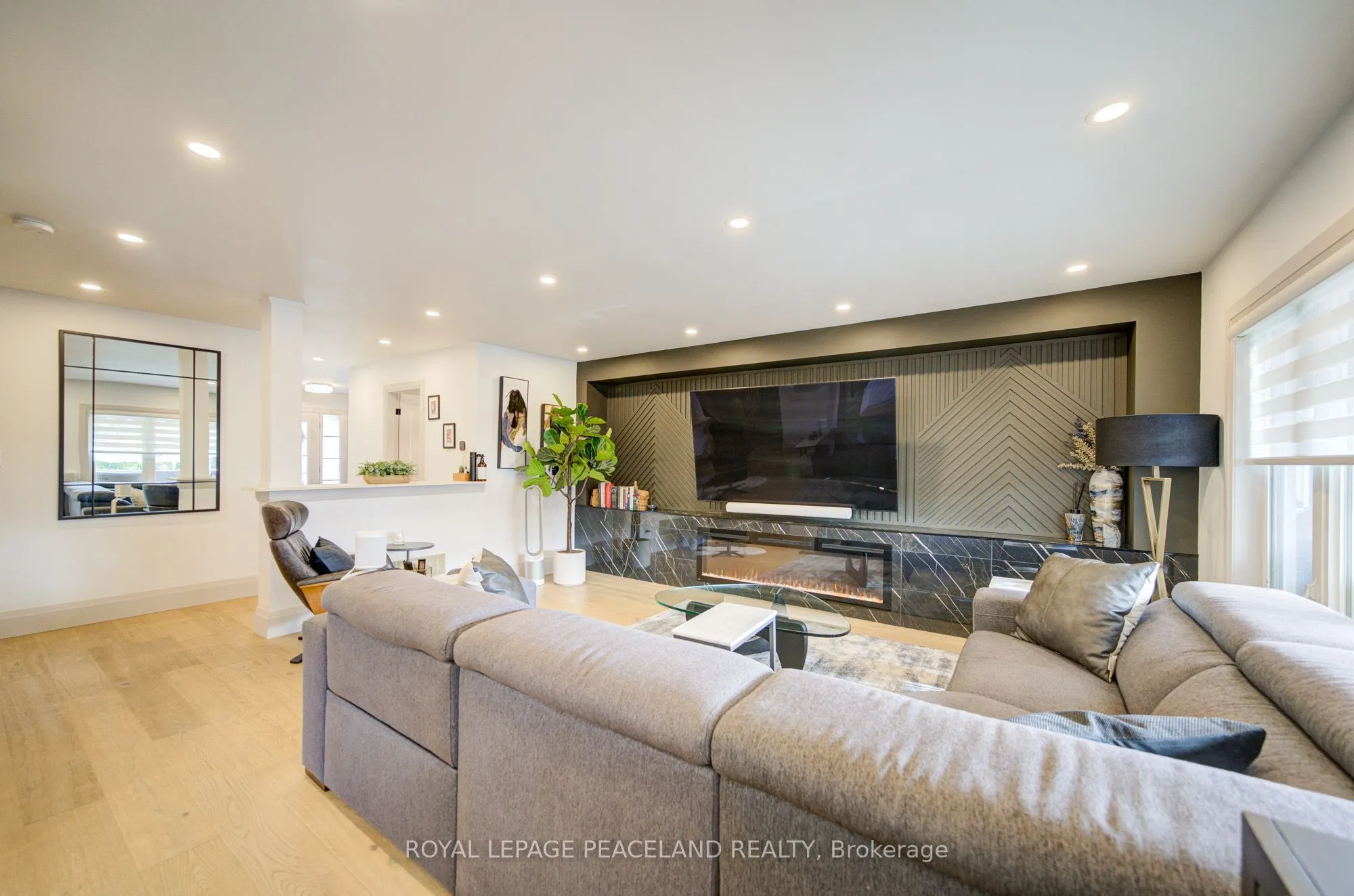 21 Don Hadden Crescent