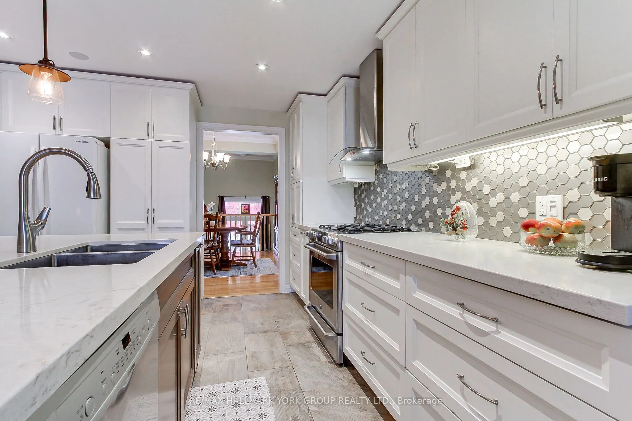 17 Hillview Drive
