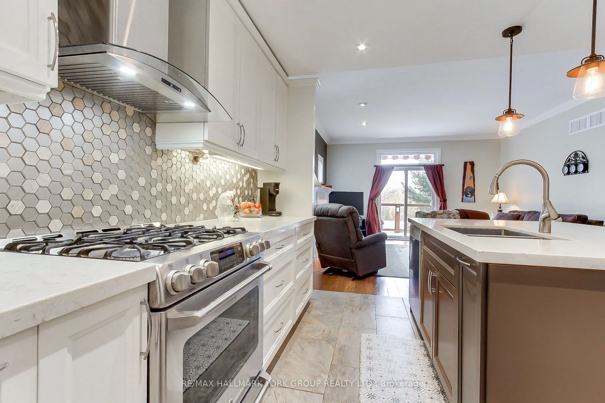 17 Hillview Drive
