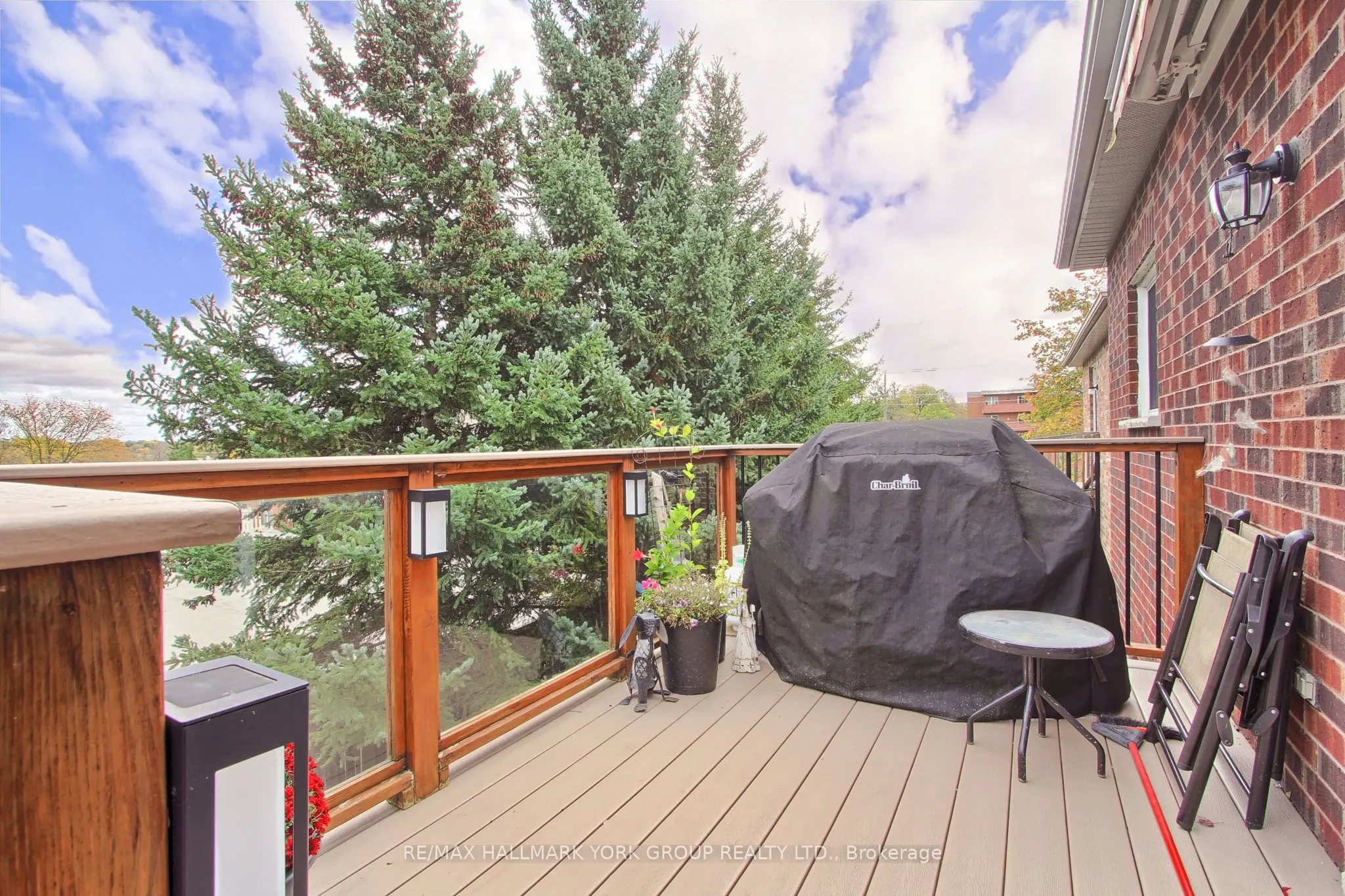17 Hillview Drive
