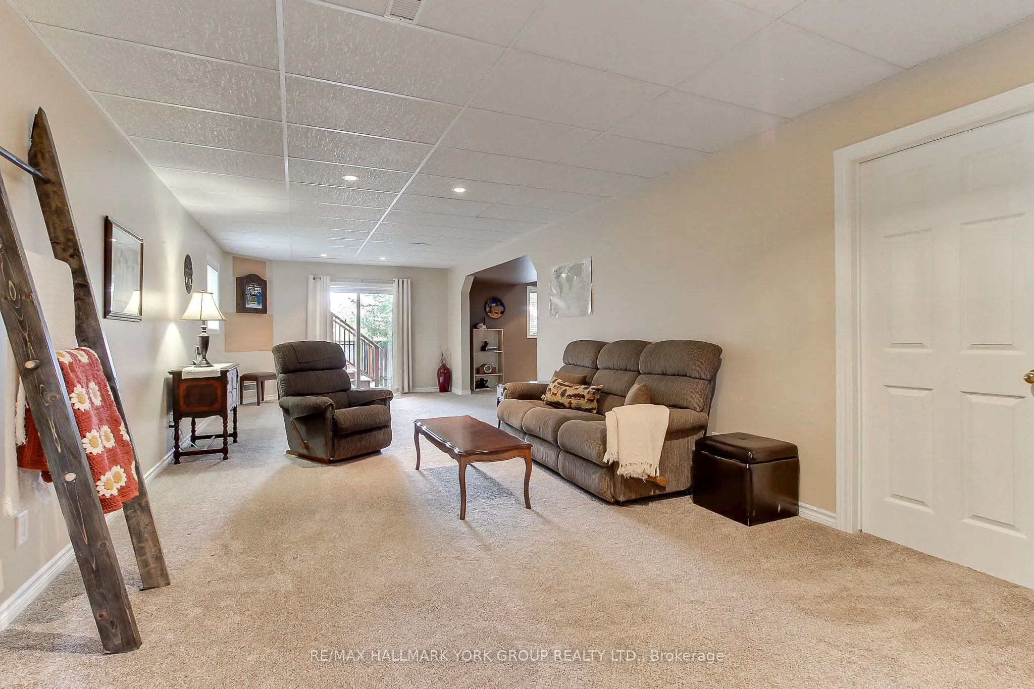 17 Hillview Drive