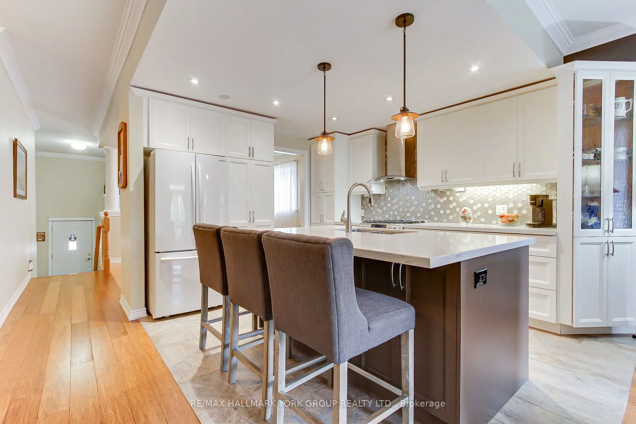 17 Hillview Drive