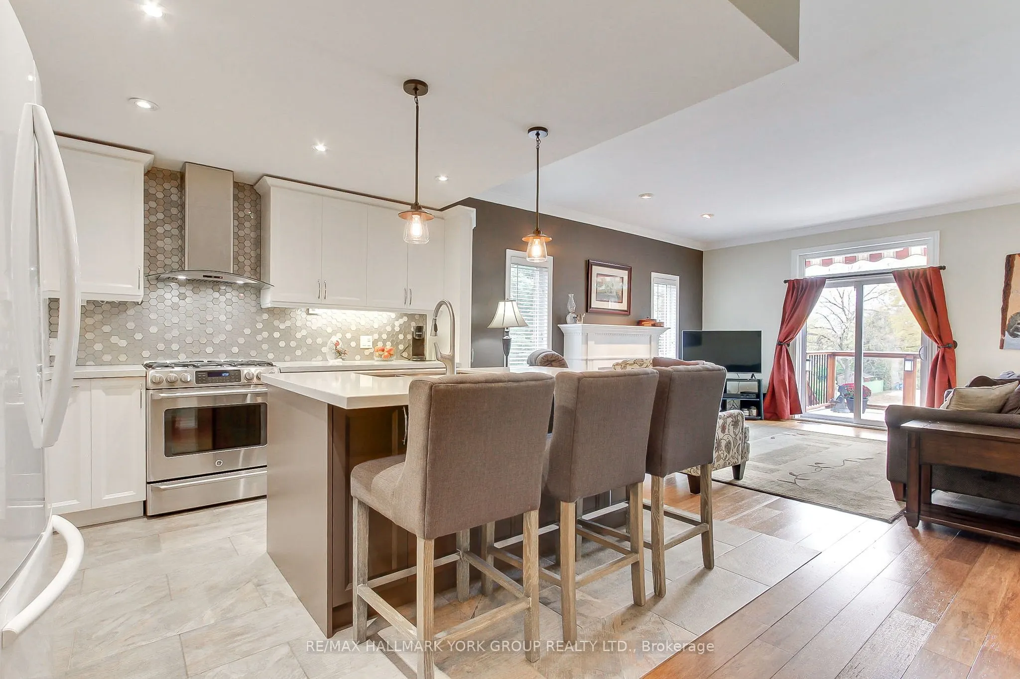 17 Hillview Drive