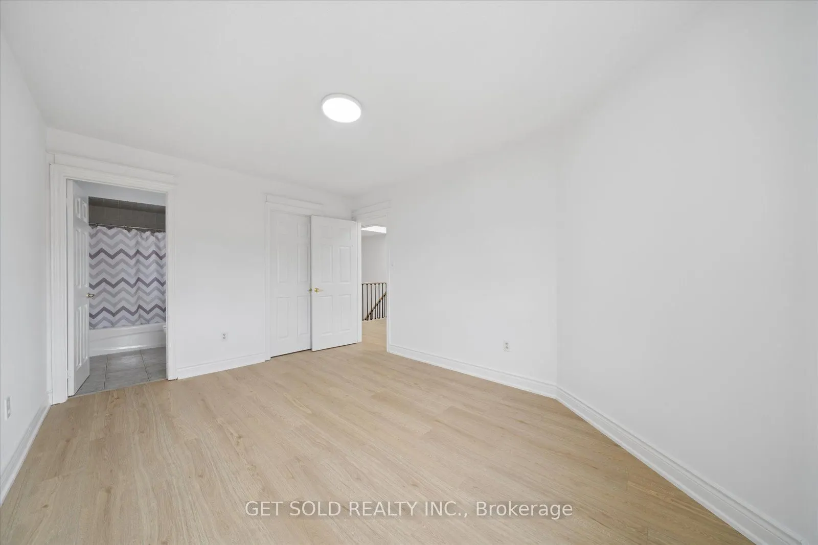 5 Ravine Edge Drive