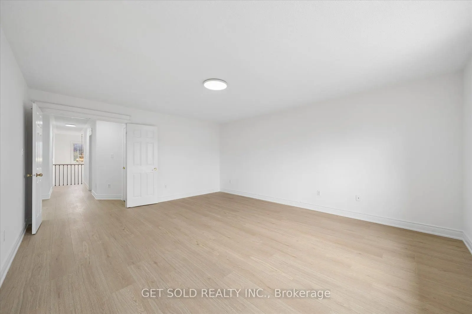 5 Ravine Edge Drive
