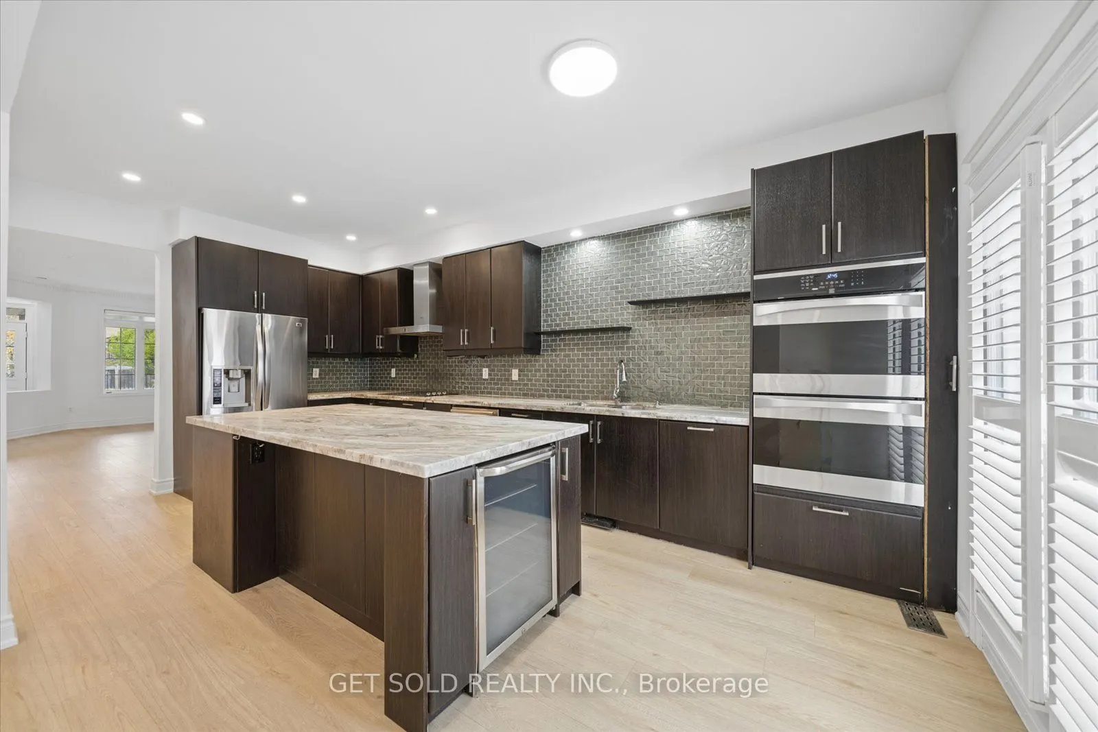 5 Ravine Edge Drive