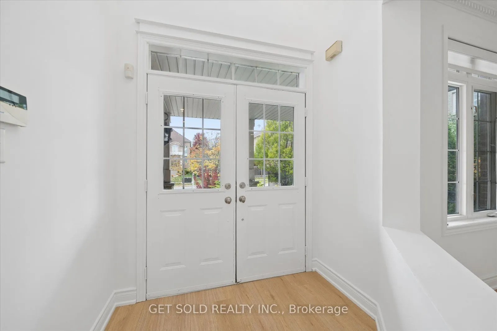 5 Ravine Edge Drive