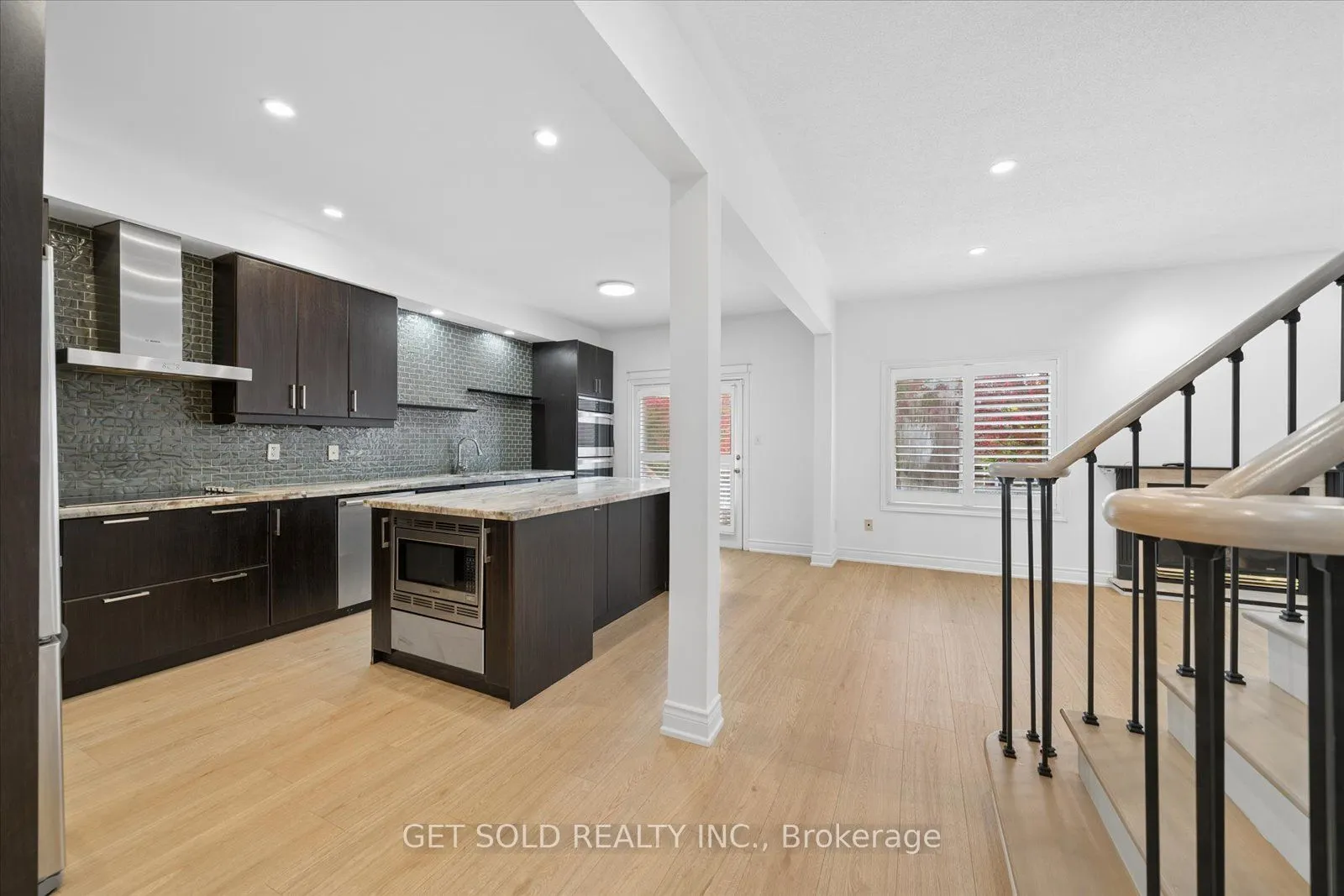 5 Ravine Edge Drive