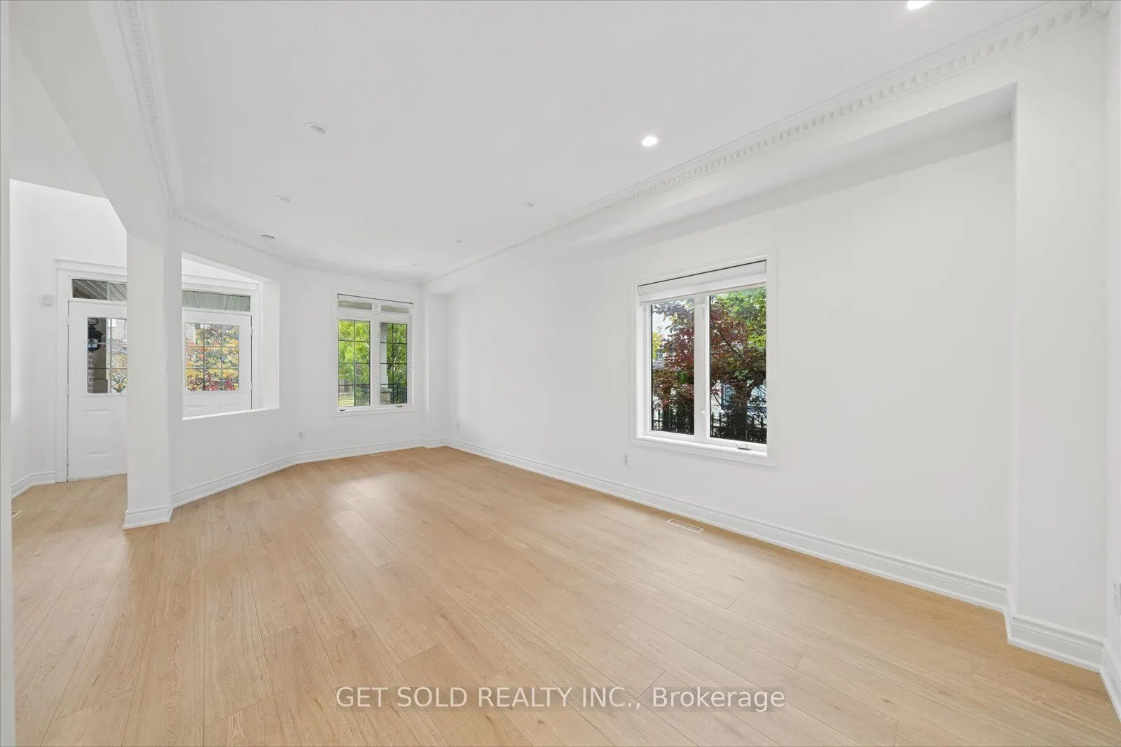 5 Ravine Edge Drive