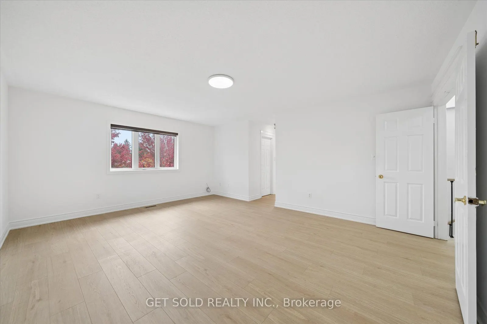 5 Ravine Edge Drive
