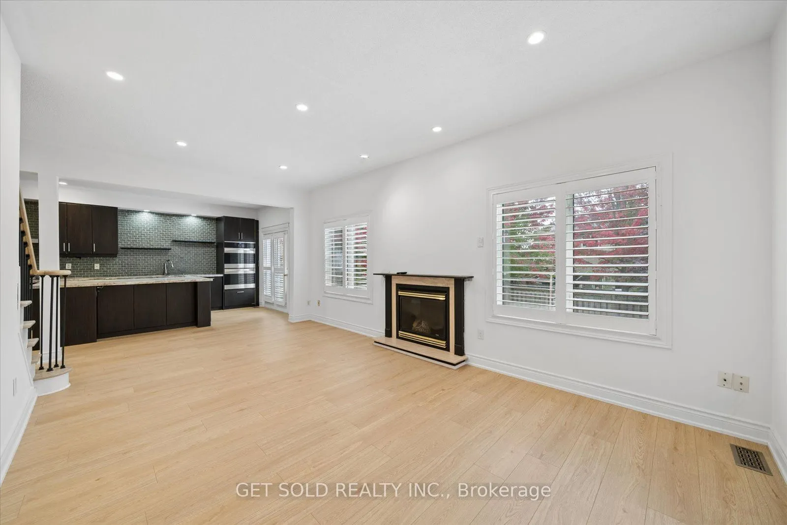5 Ravine Edge Drive