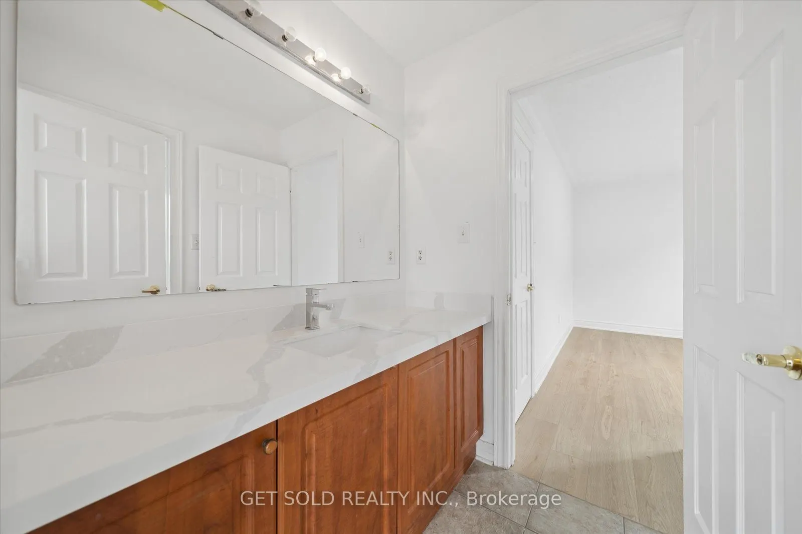 5 Ravine Edge Drive