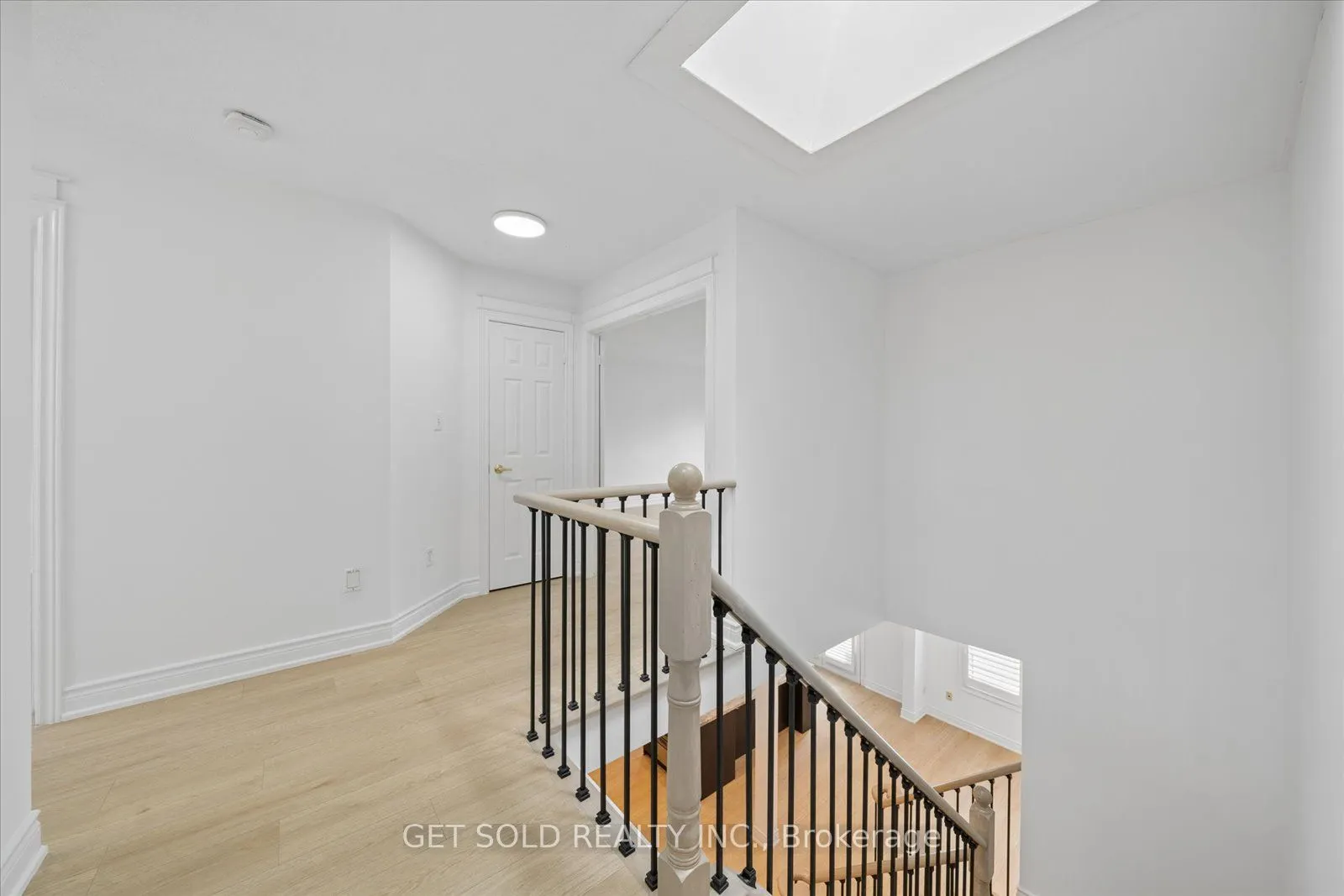 5 Ravine Edge Drive