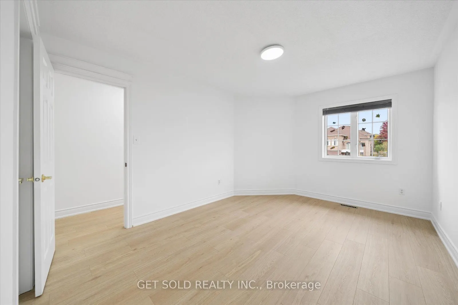 5 Ravine Edge Drive