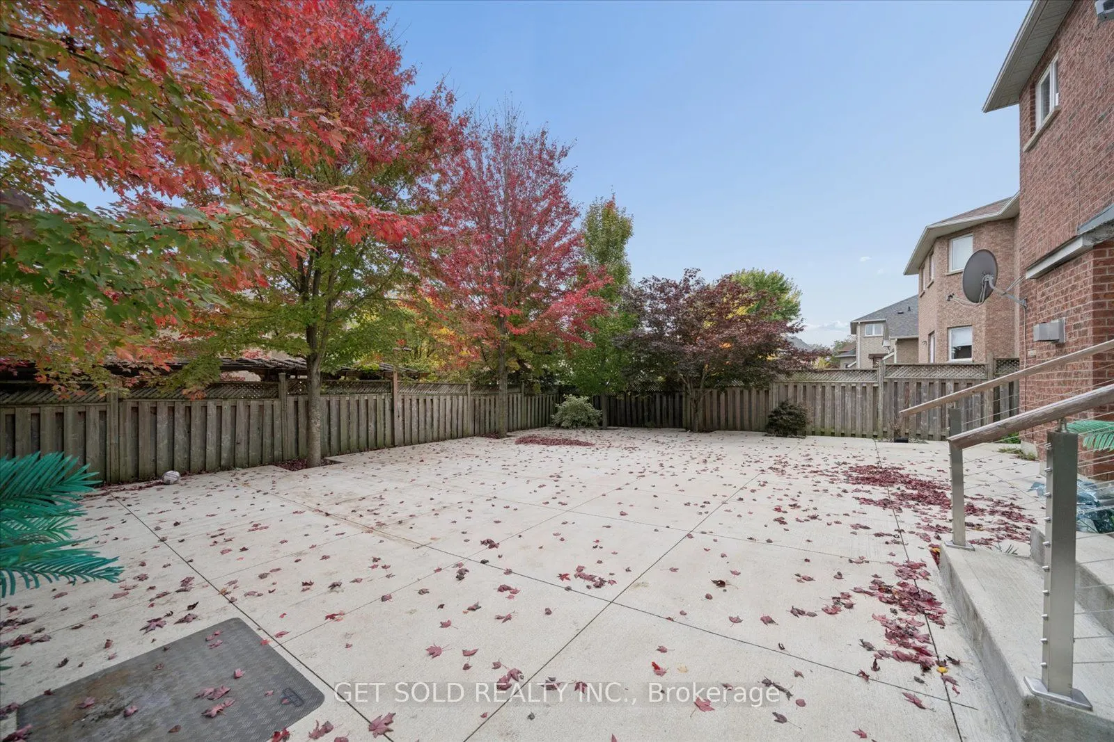 5 Ravine Edge Drive
