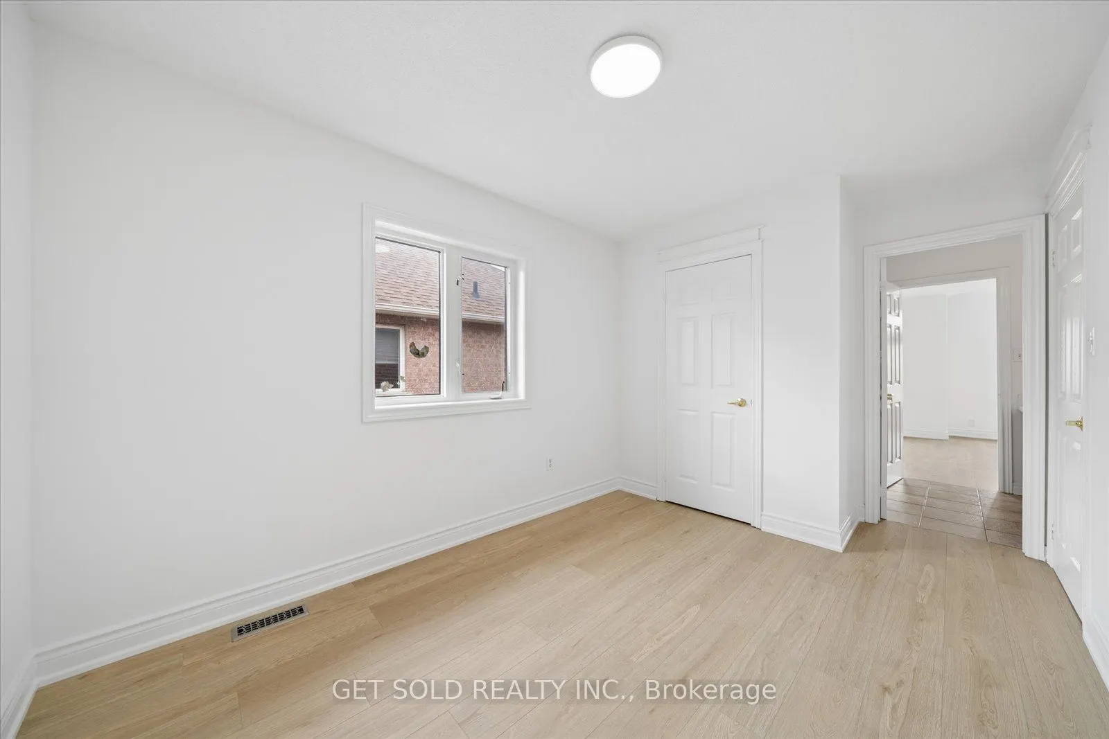 5 Ravine Edge Drive