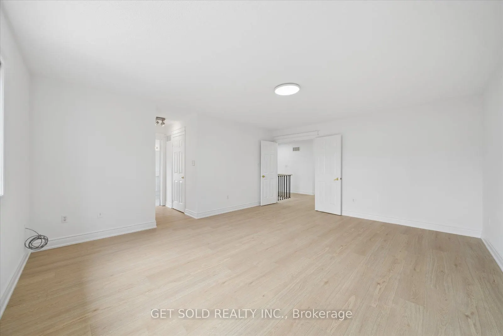 5 Ravine Edge Drive