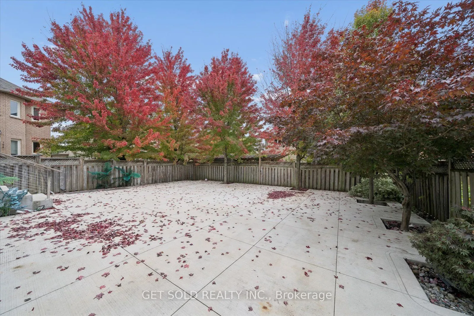 5 Ravine Edge Drive