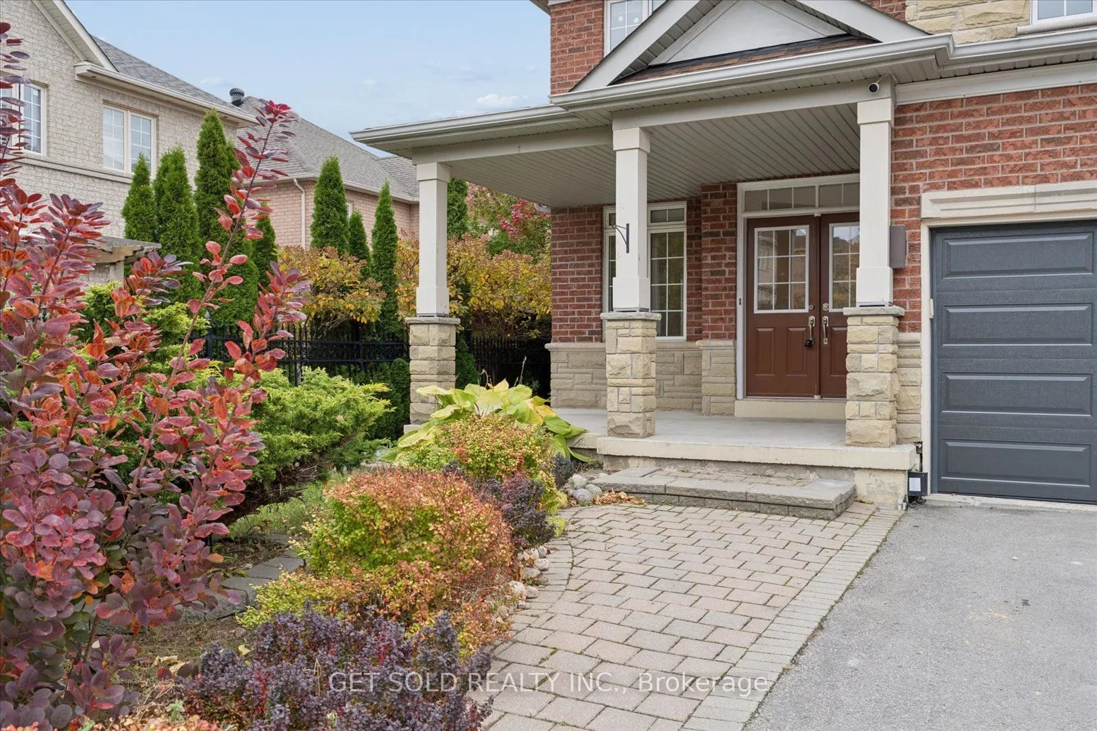 5 Ravine Edge Drive