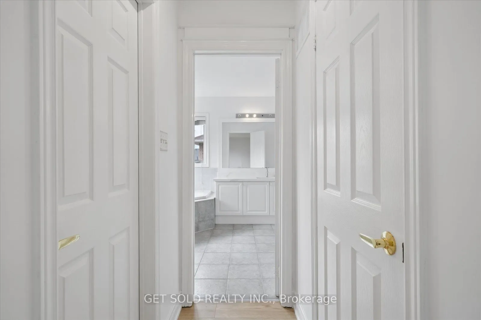 5 Ravine Edge Drive