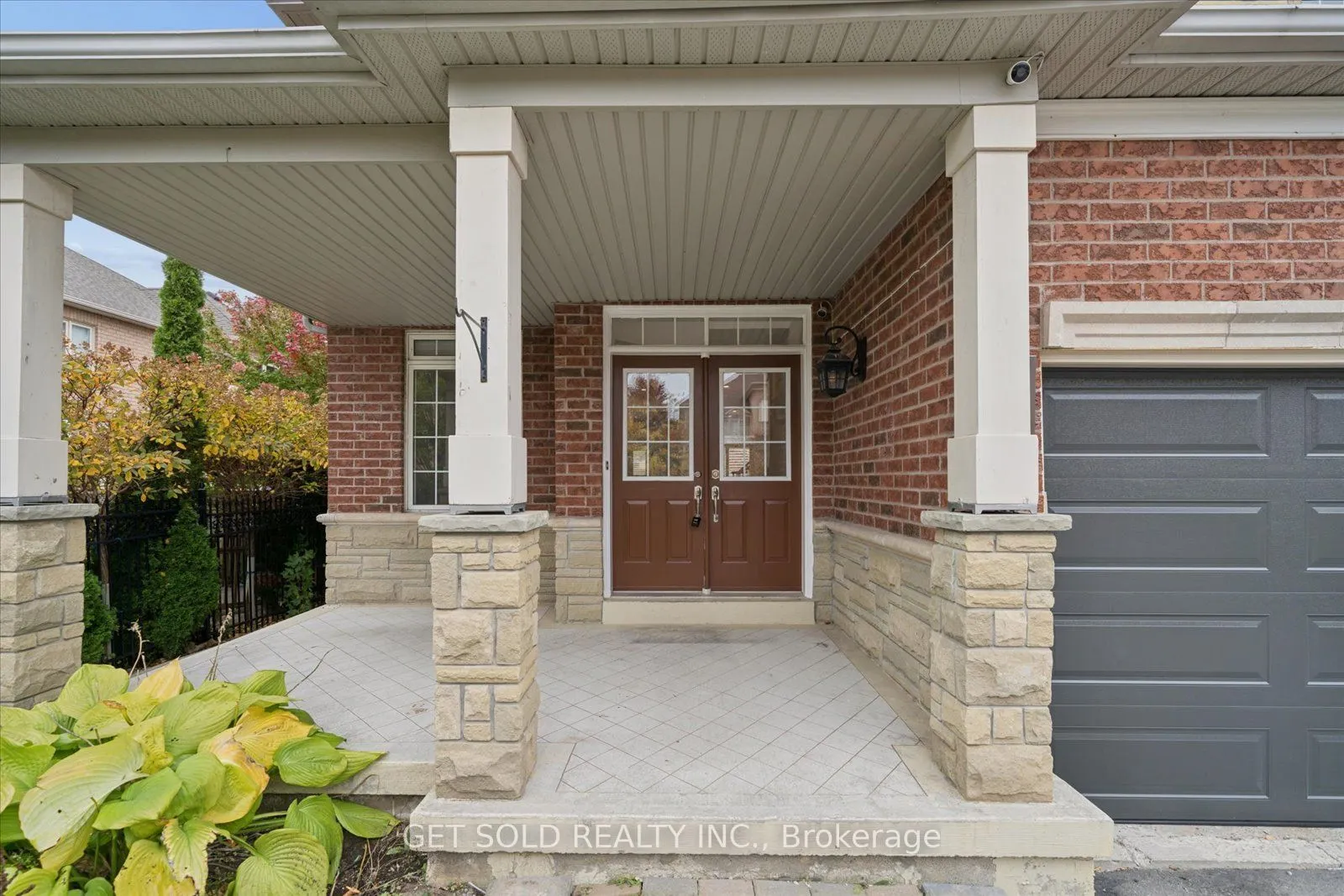 5 Ravine Edge Drive