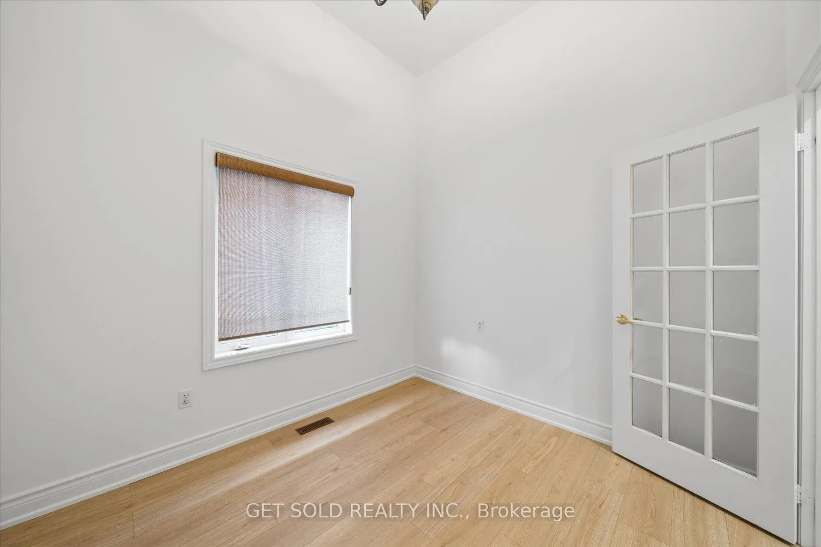 5 Ravine Edge Drive