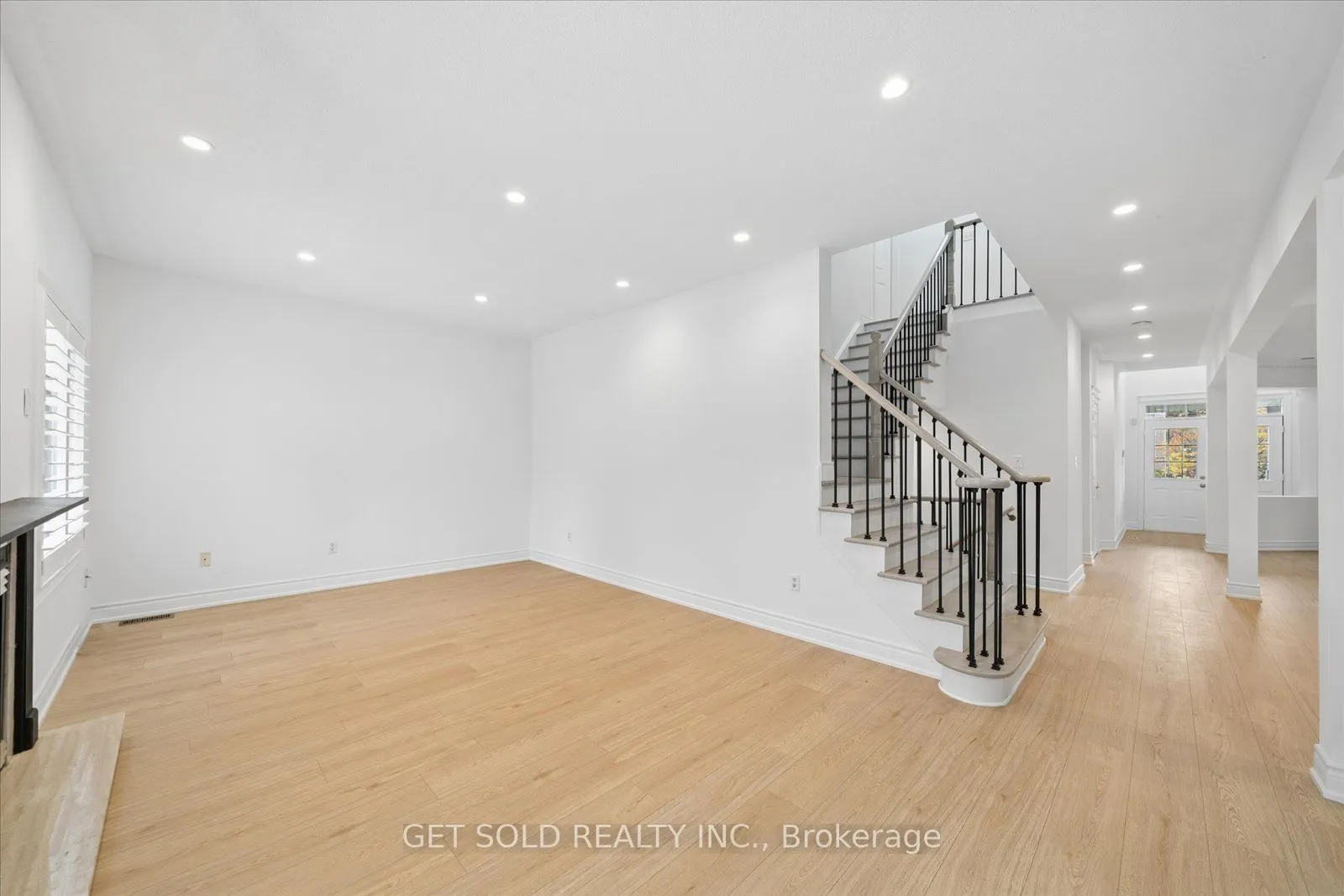5 Ravine Edge Drive