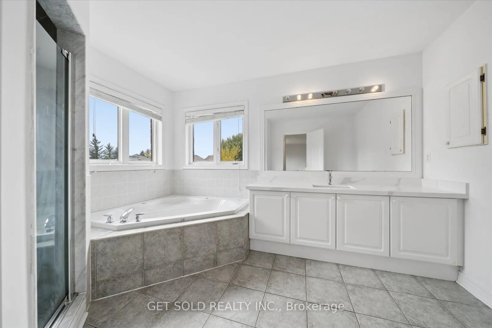 5 Ravine Edge Drive