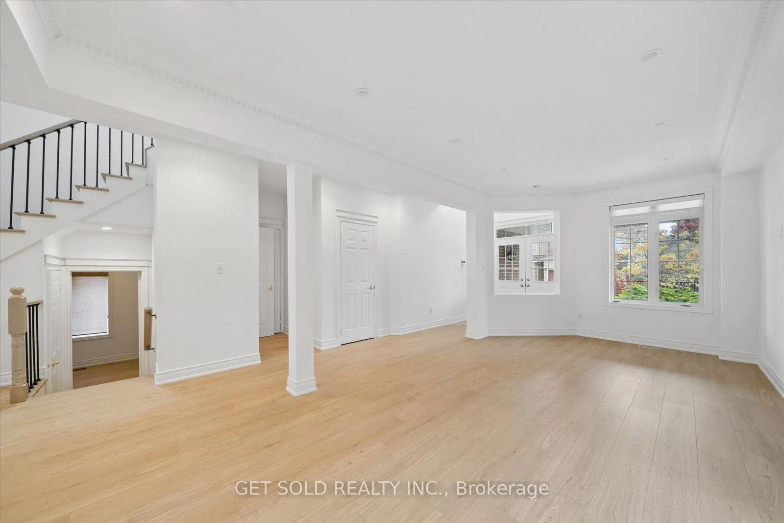 5 Ravine Edge Drive