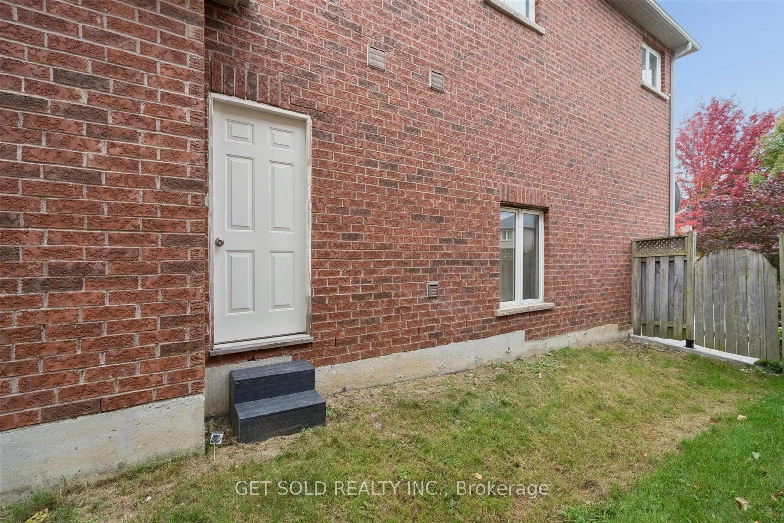 5 Ravine Edge Drive