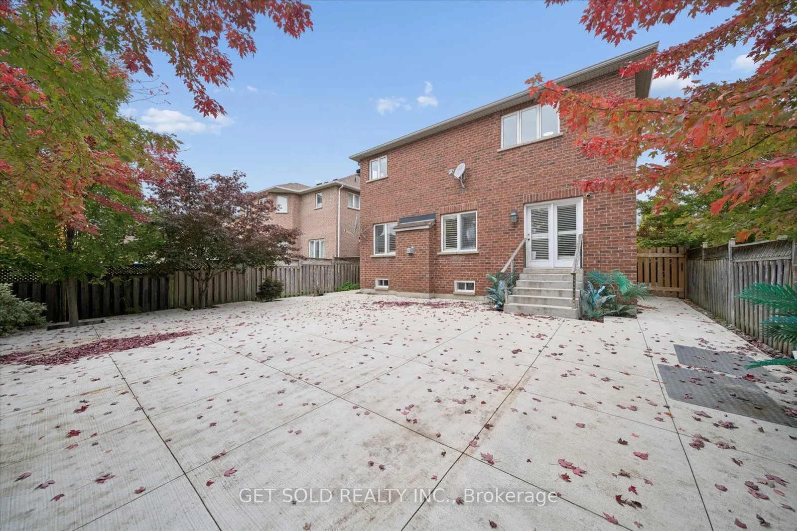 5 Ravine Edge Drive