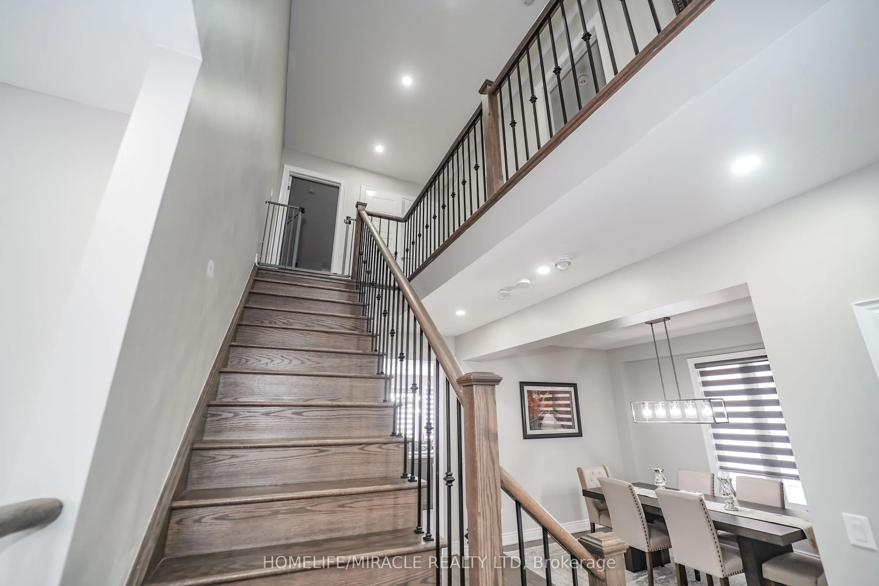 95 Scarlet Way