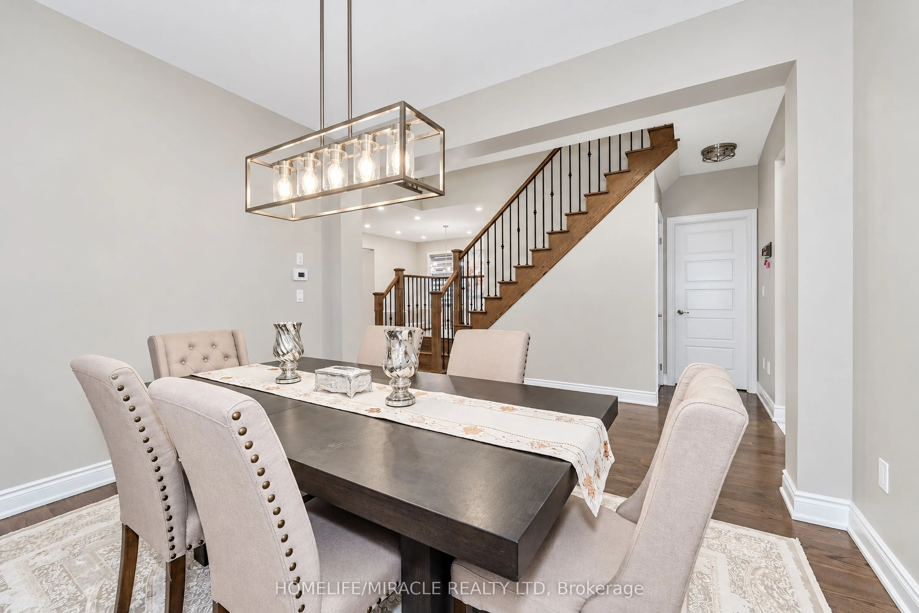 95 Scarlet Way