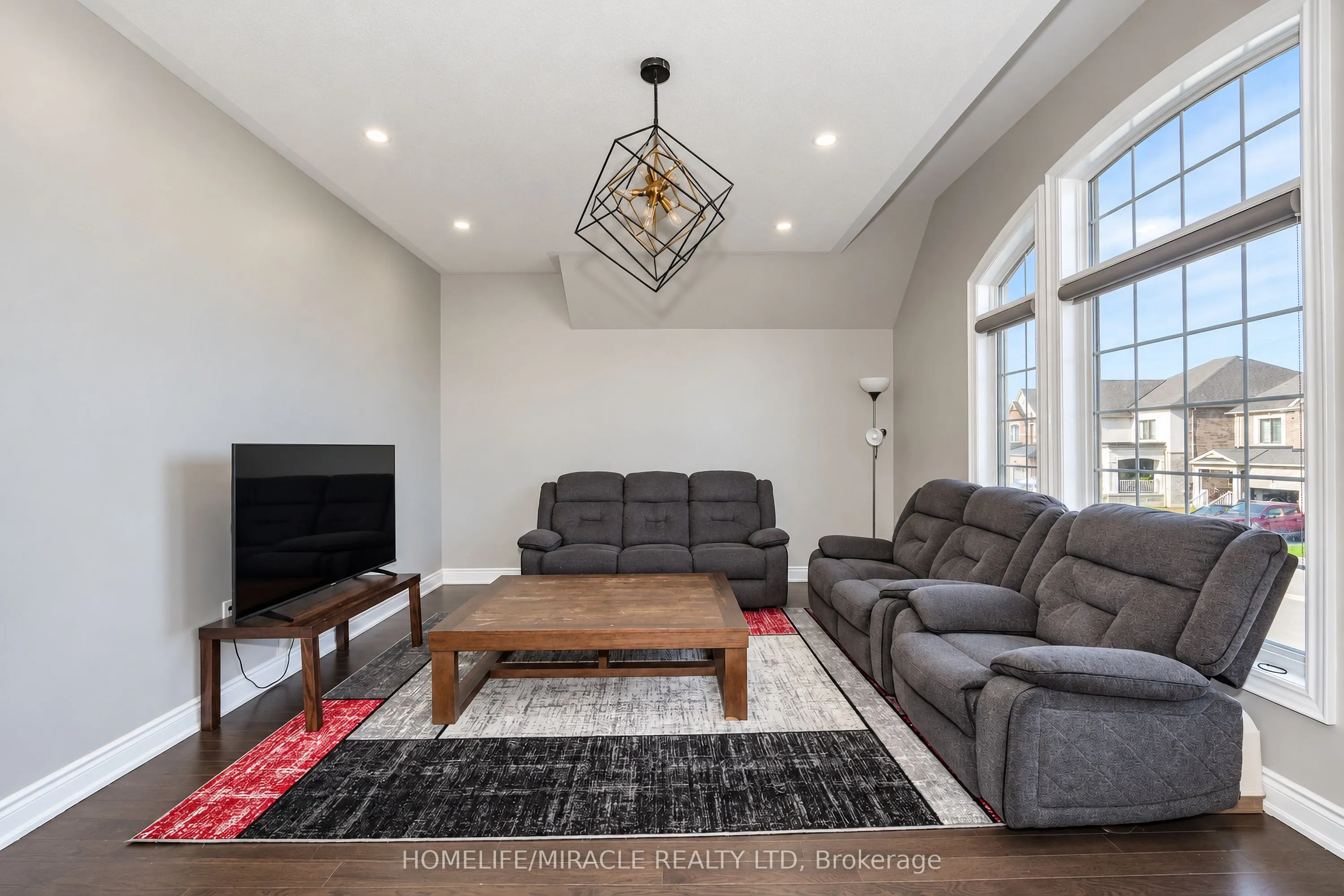 95 Scarlet Way