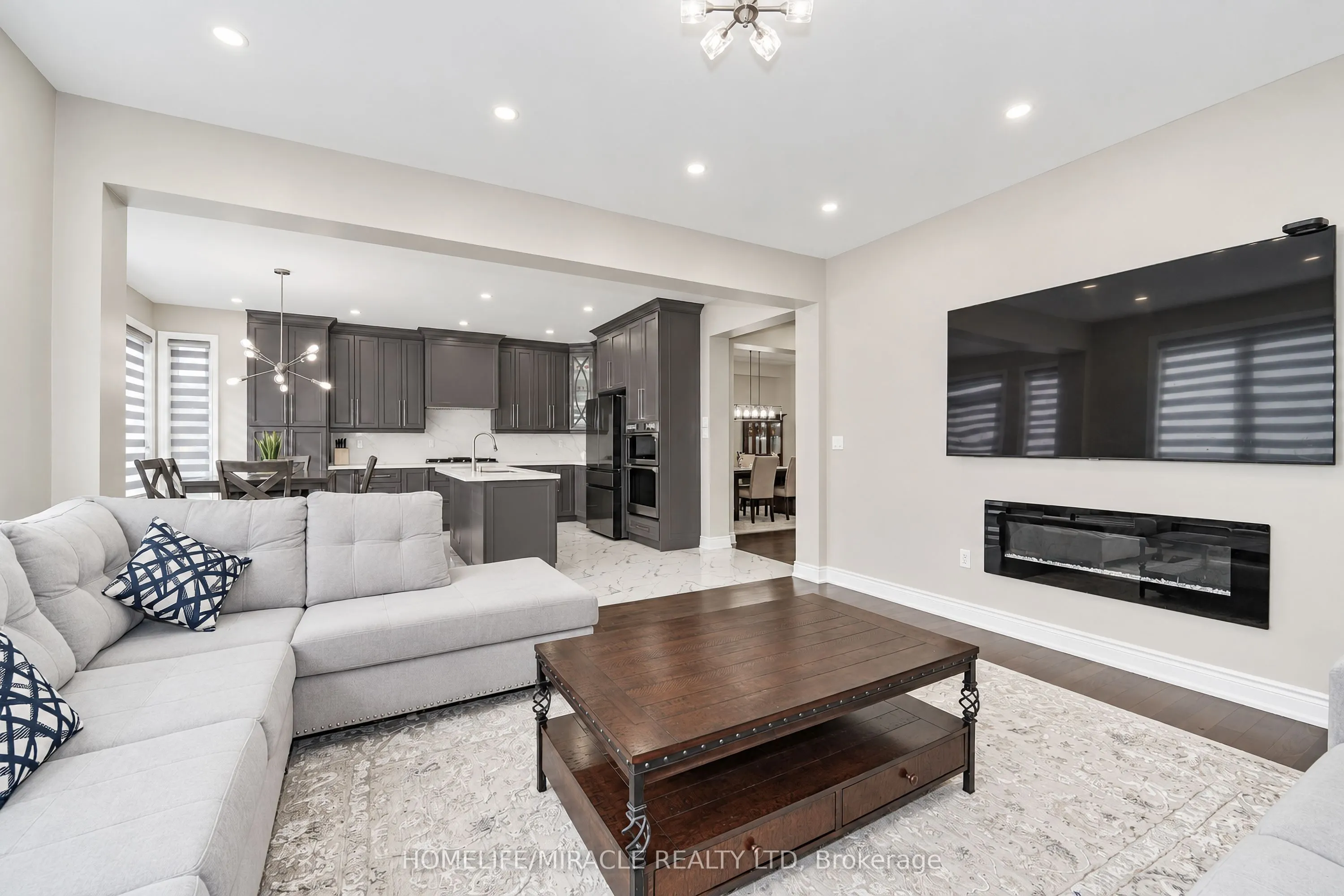 95 Scarlet Way