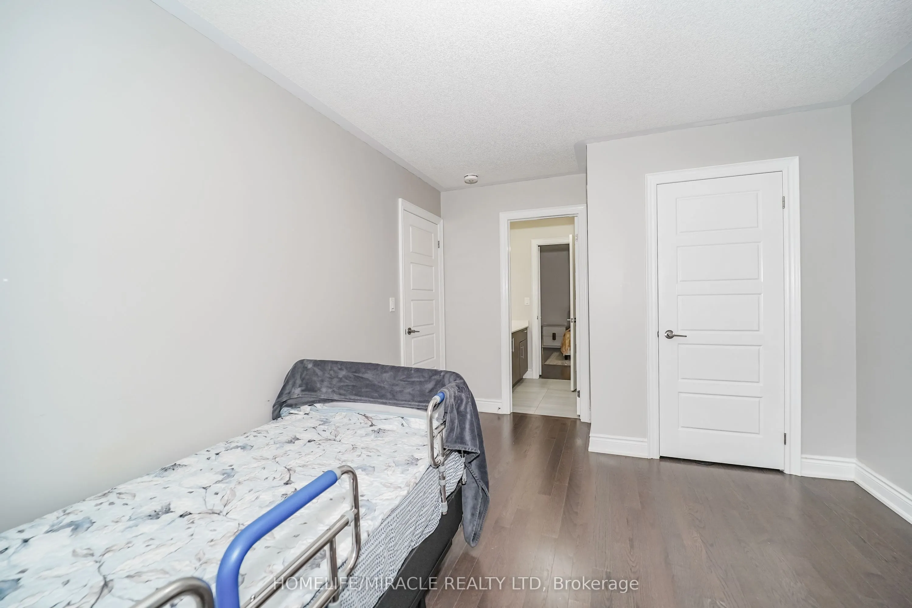 95 Scarlet Way