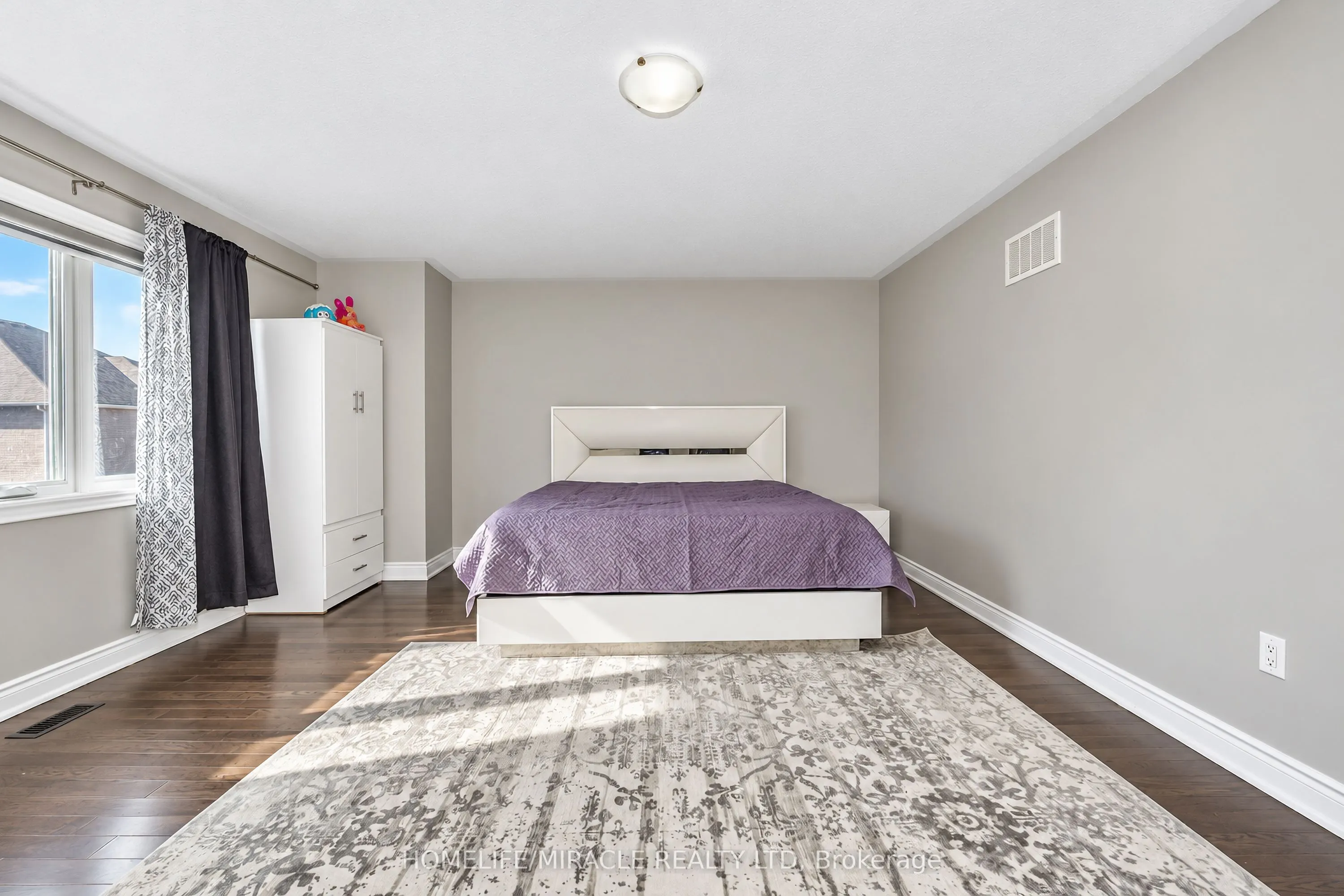 95 Scarlet Way