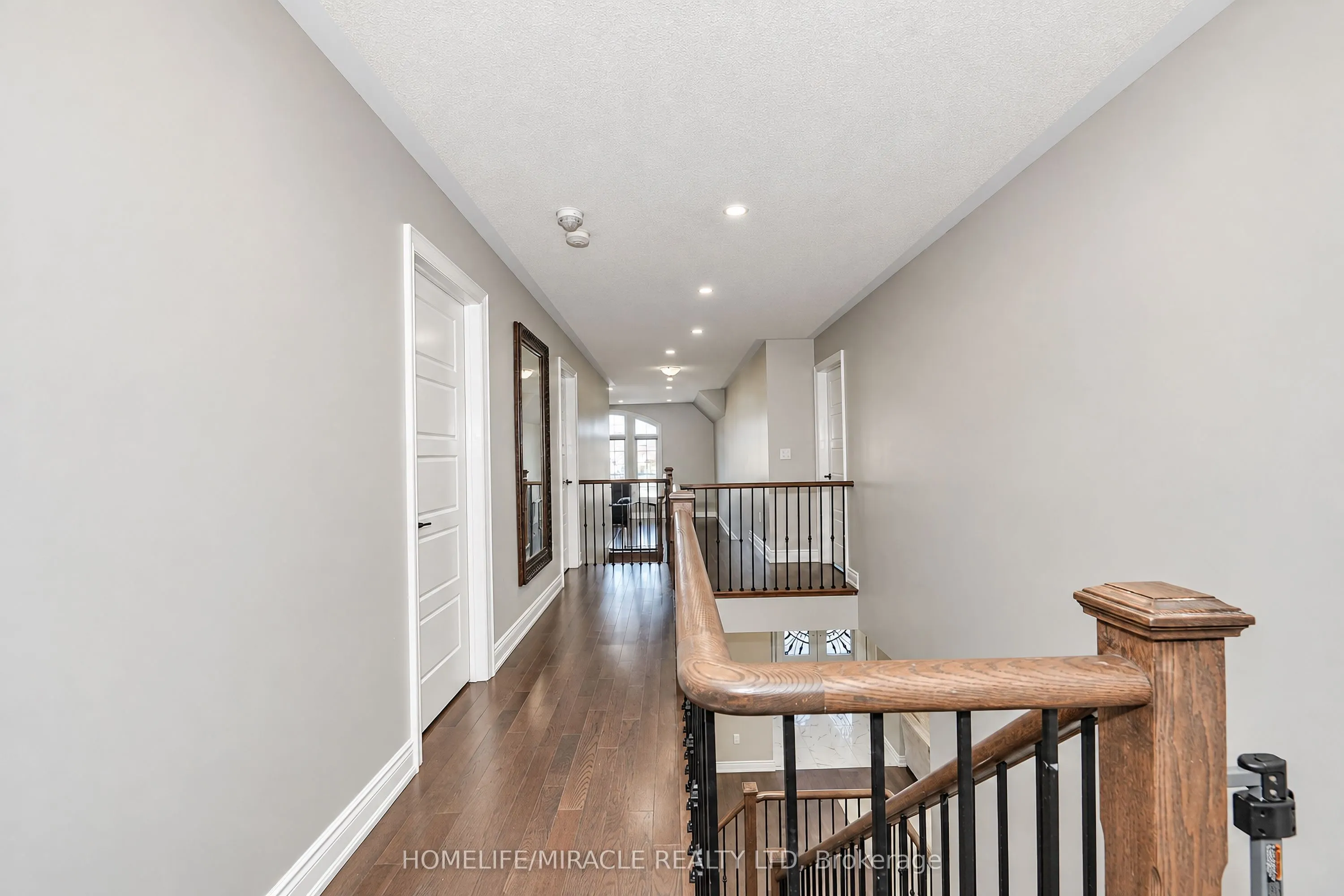 95 Scarlet Way