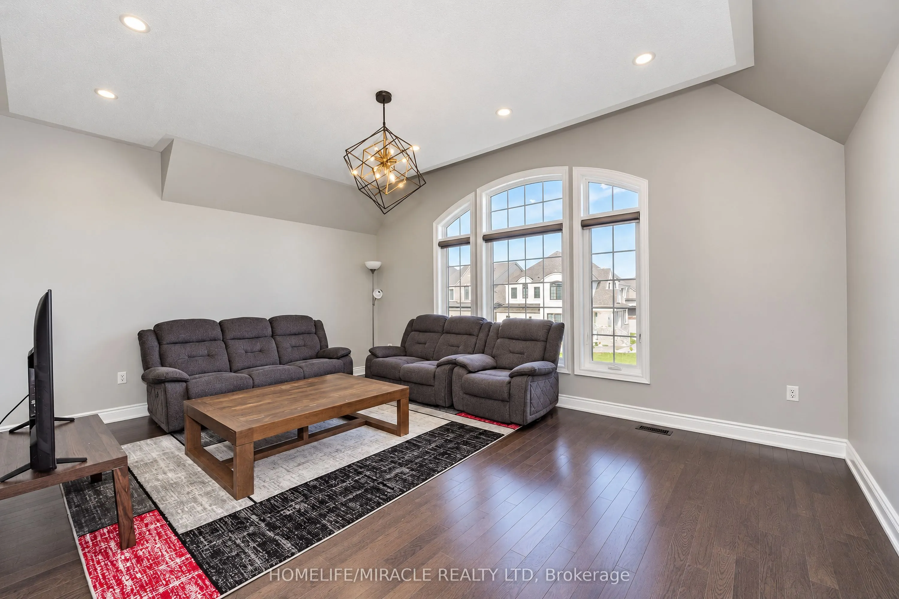 95 Scarlet Way
