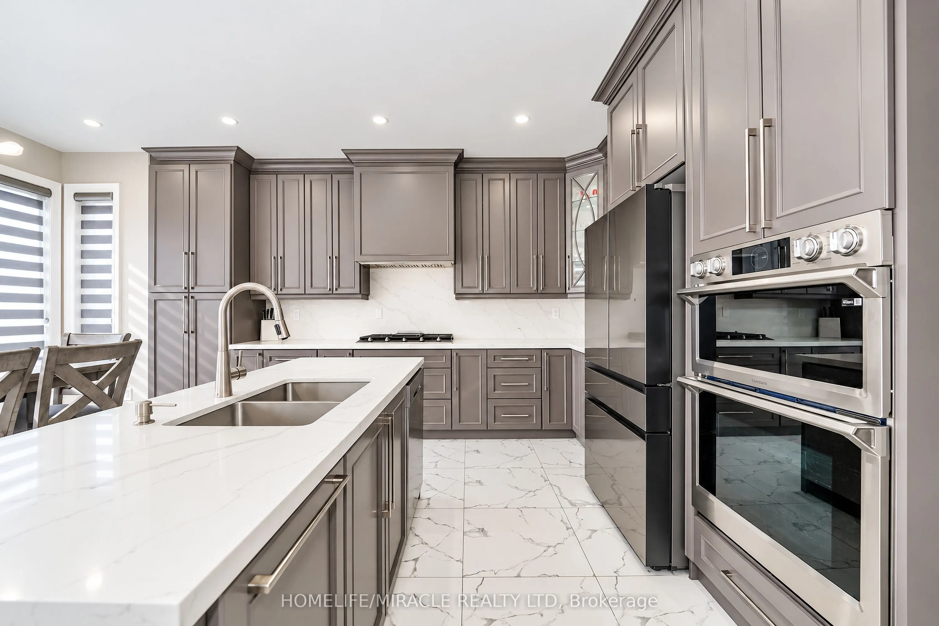 95 Scarlet Way