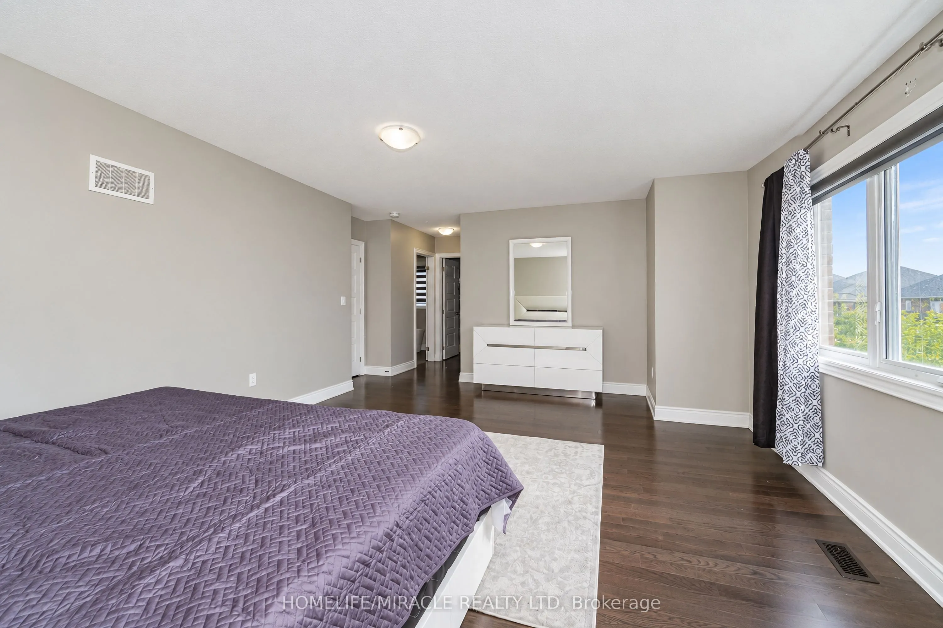95 Scarlet Way