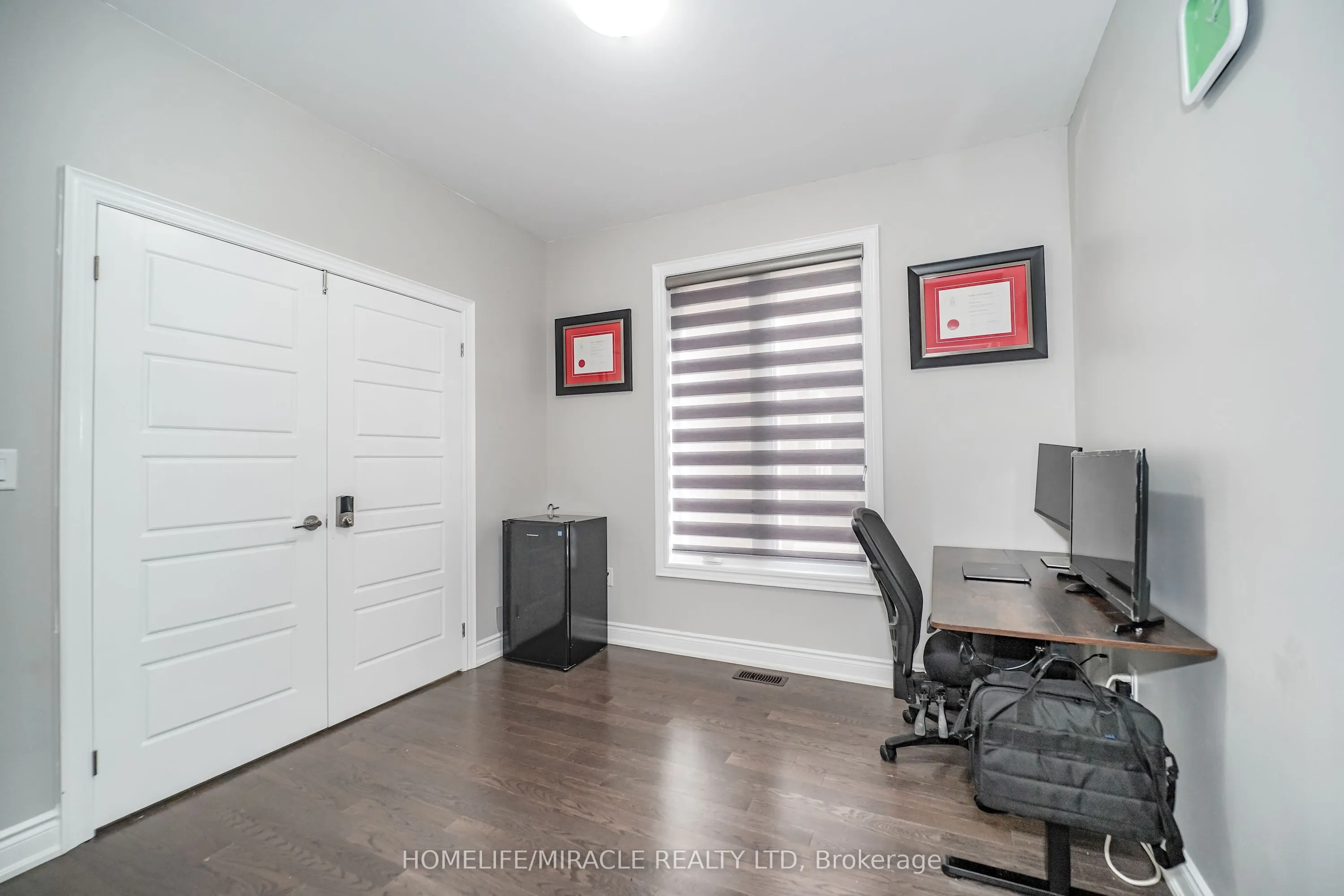 95 Scarlet Way