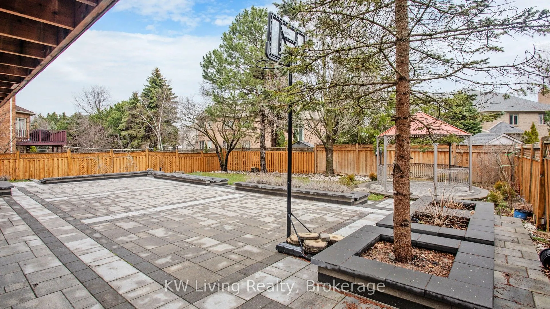 19 Spadina Road