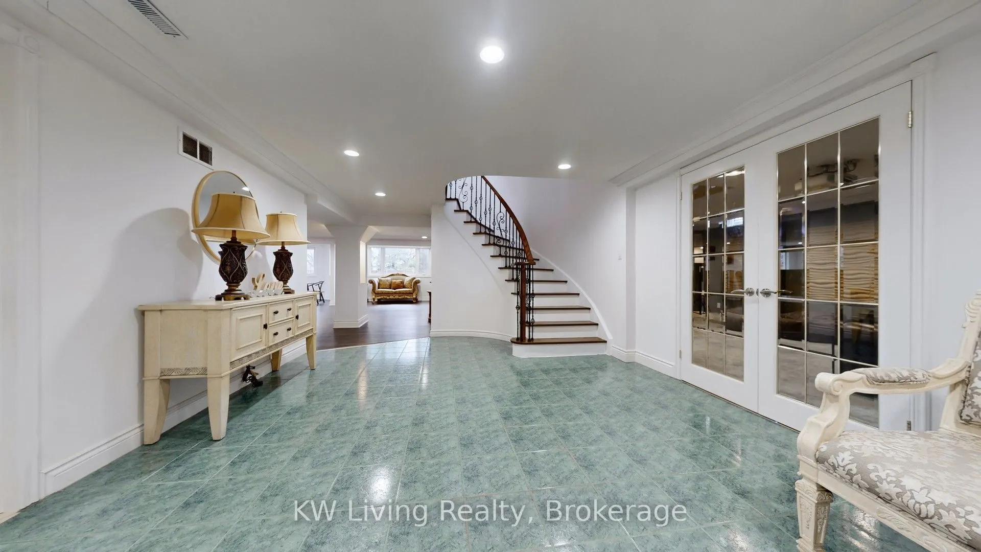 19 Spadina Road