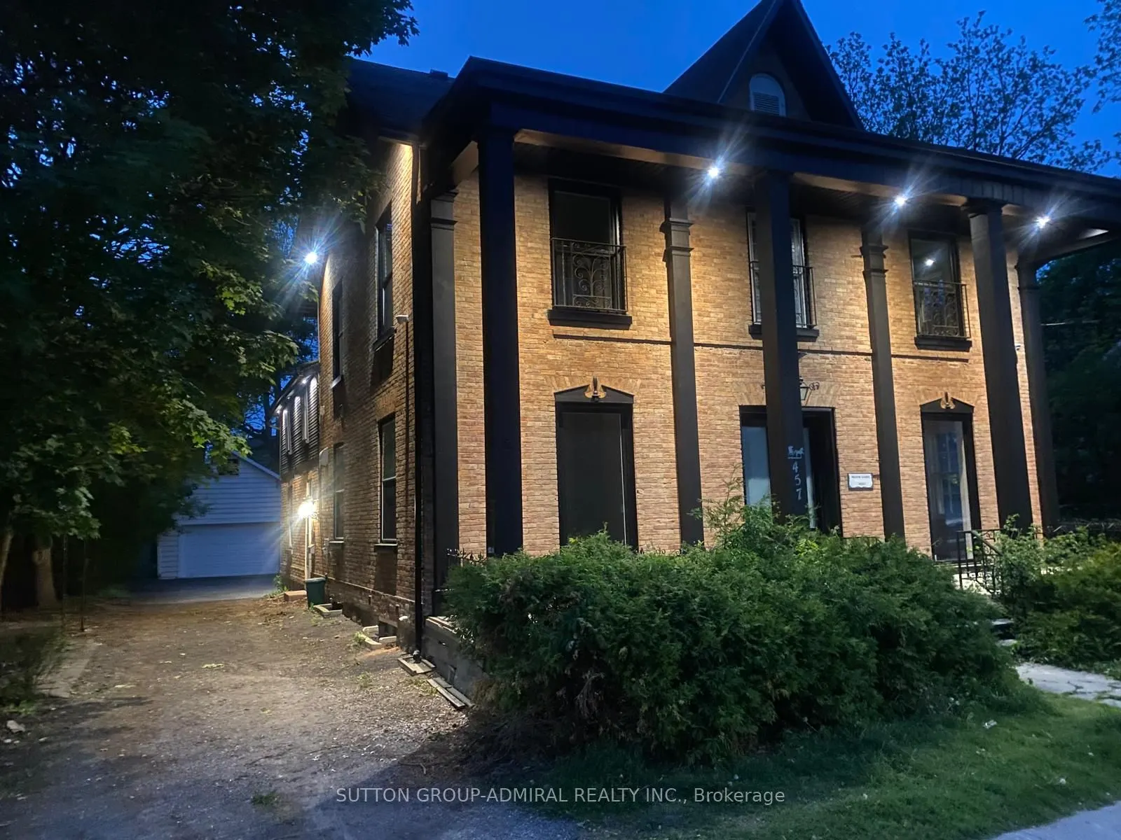 457 D'Arcy Street #1