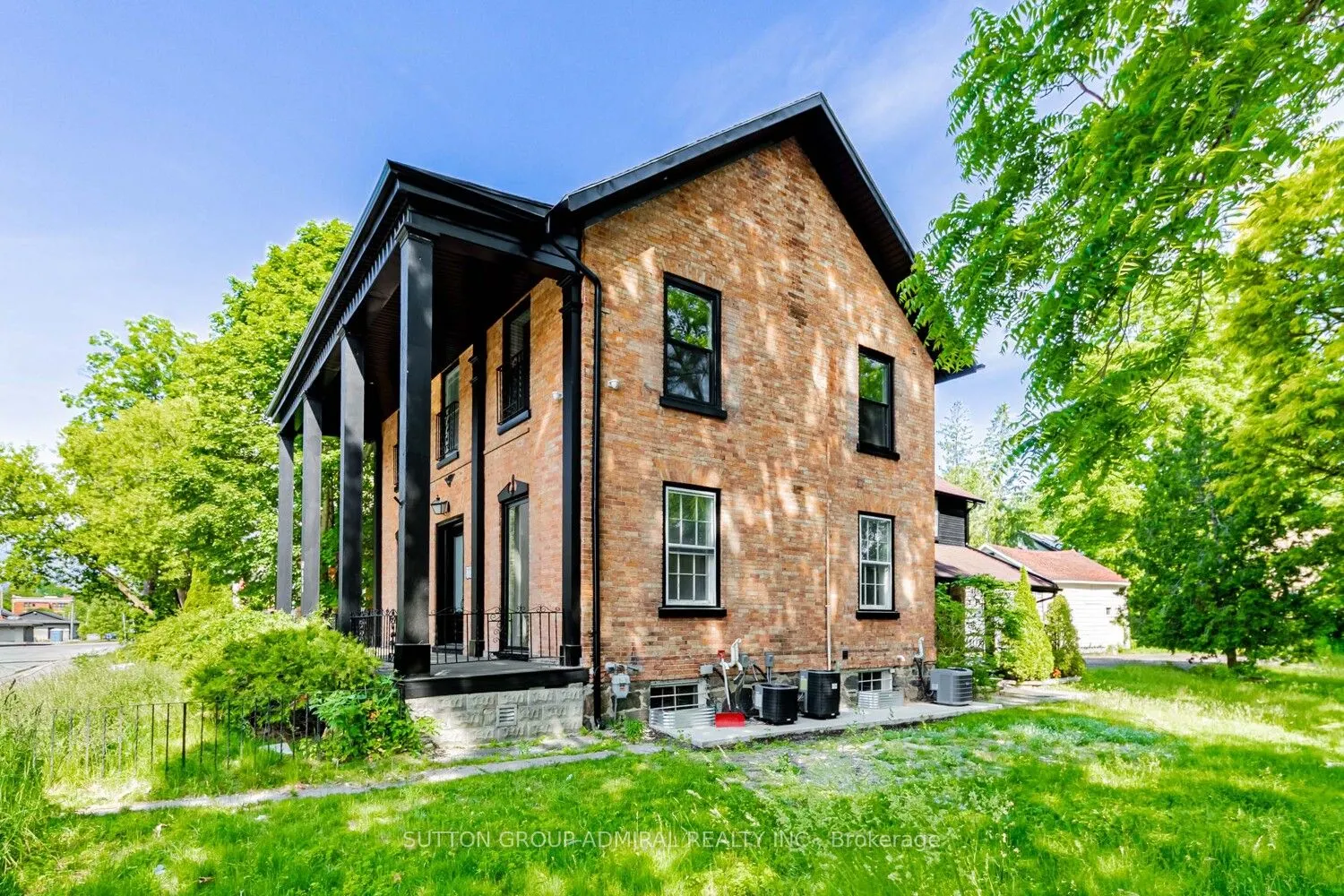 457 D'Arcy Street #1