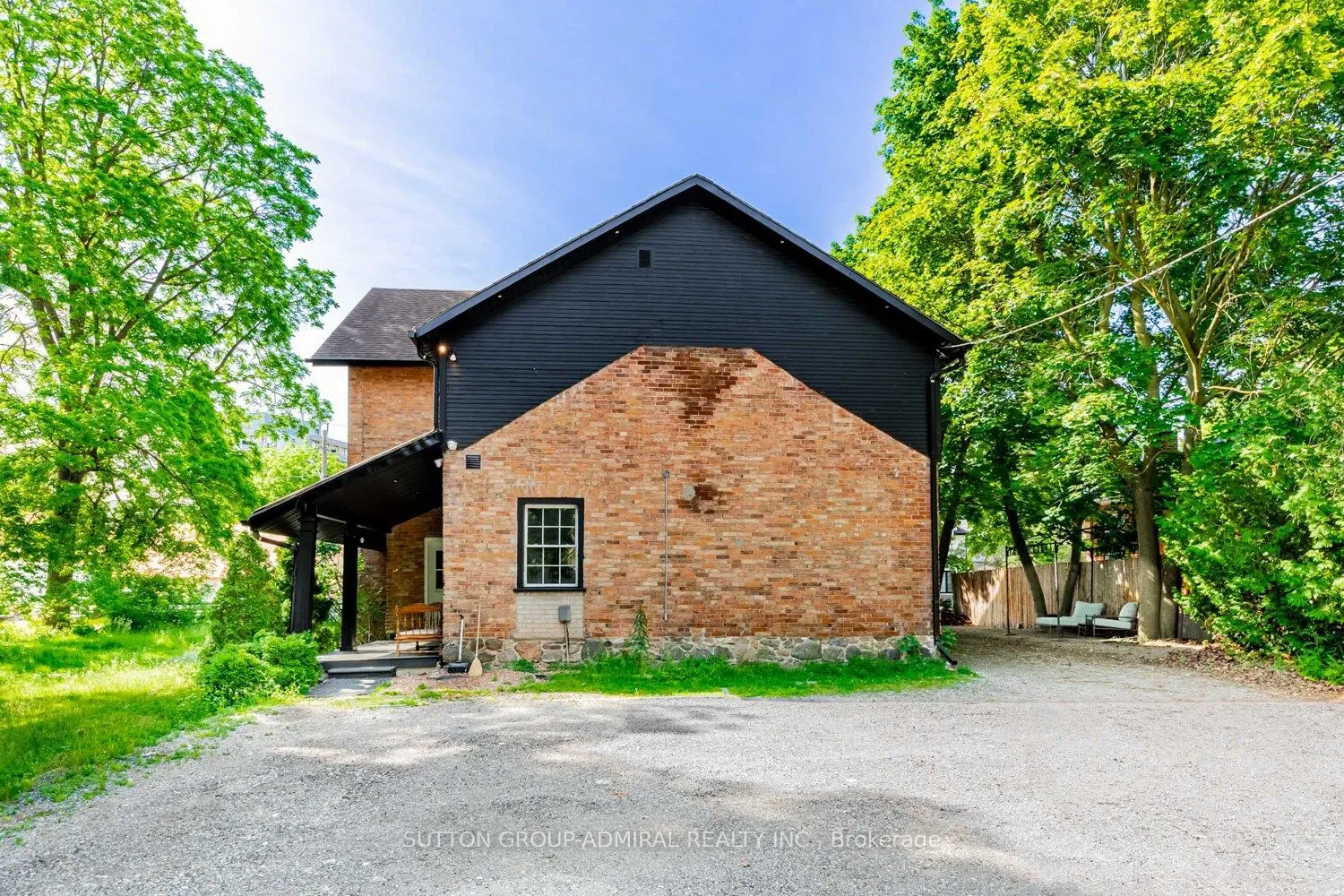 457 D'Arcy Street #1