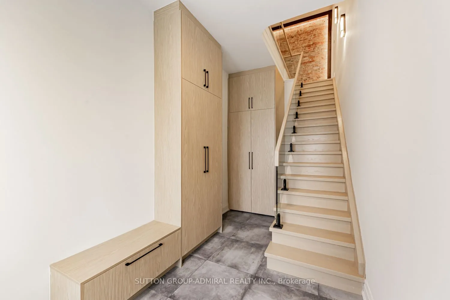 457 D'Arcy Street #1